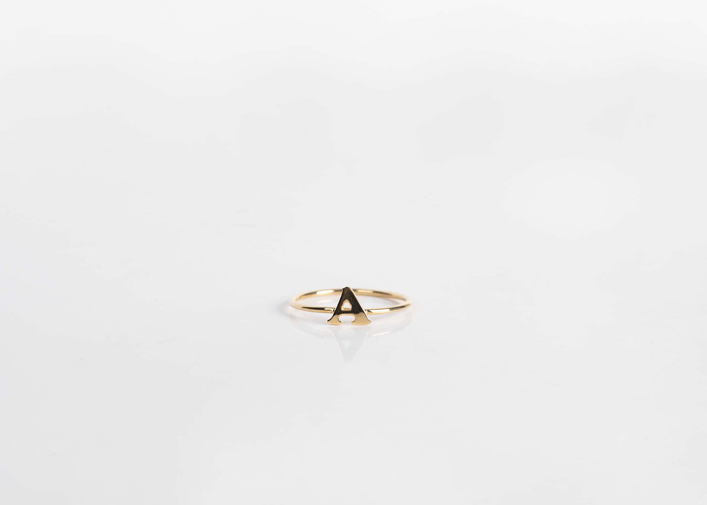 Anillo inicial oro